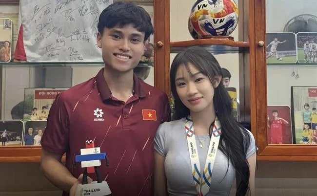 Biểu tượng tốc độ và mũi tên, thể hiện tốc độ tải nhanh và mượt mà của ứng dụng